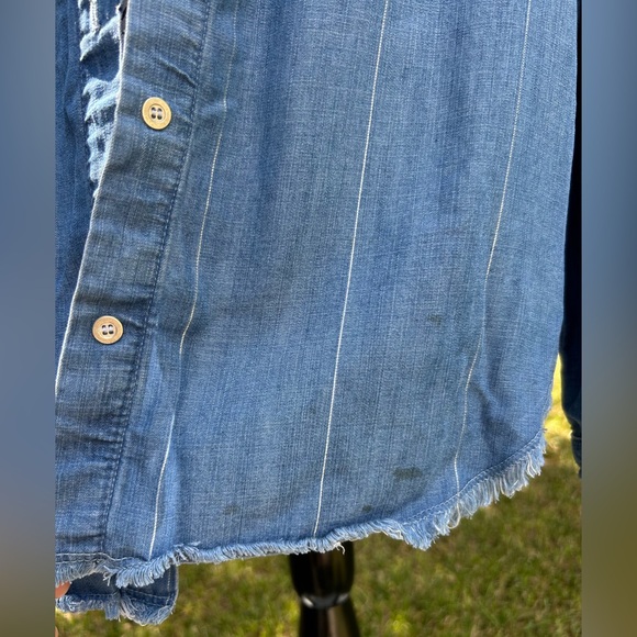 Bella Dahl chambray button down with silver stripe detail Size Large - Picture 4 of 5